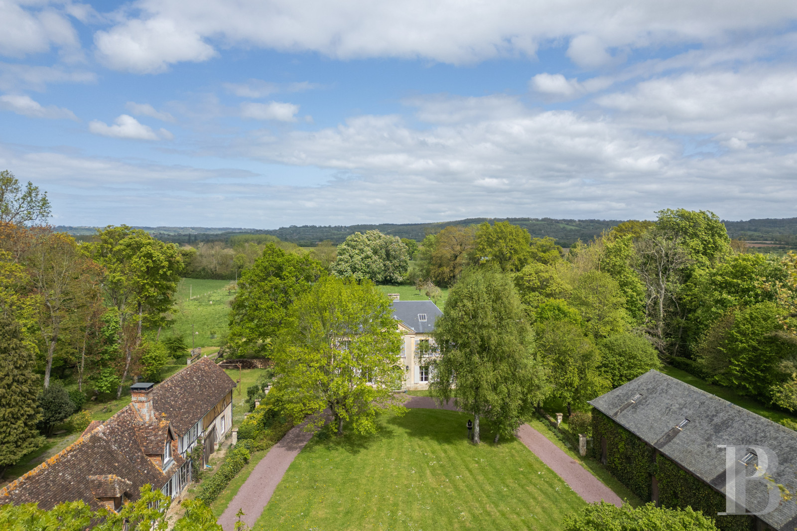 A 19th-century house bordered by a moat, in the Pays d'Auge region, in Normandy  - photo  n°4